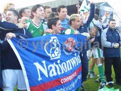 playerswithflag2.jpg