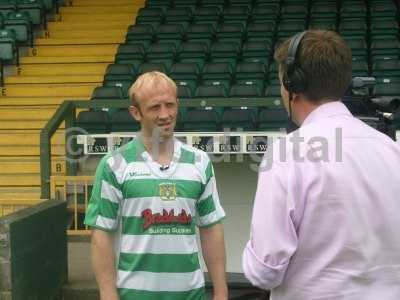 20000101 - Darren Way re-signs 024.jpg
