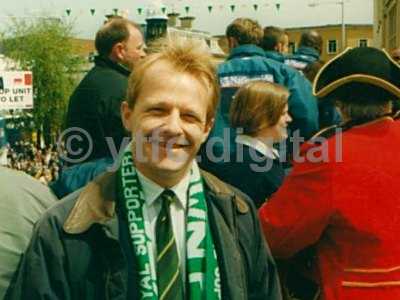 fa trophy bus tour 001-3