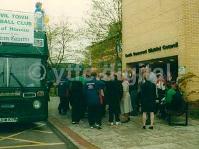 fa trophy bus tour 002-3