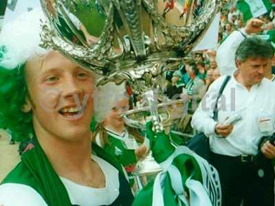 FA trophy winners 2002 celebrations 001-1