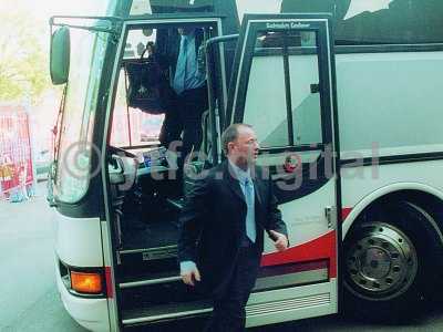 gary off bus