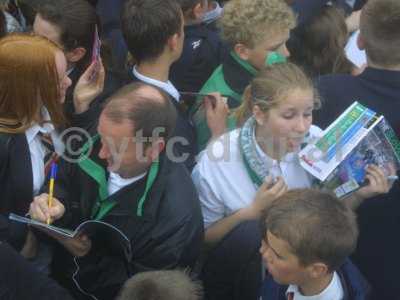 gary signing autos